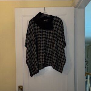 NWOT Anne Klein Poncho Size M Black Houndstooth Cowl Neck Knit Sweater